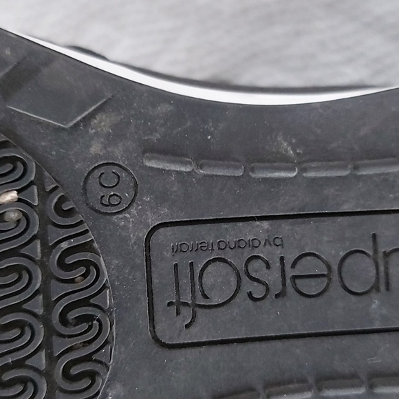 Woman's shoes - Picture 8 of 8